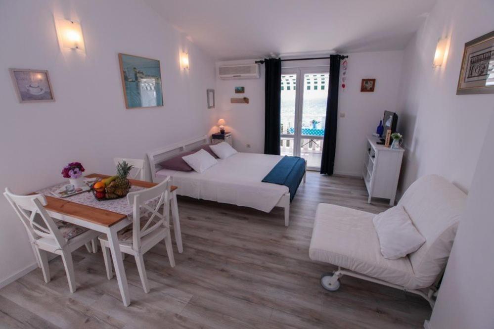 Apartments Luka Rogoznica  Ngoại thất bức ảnh