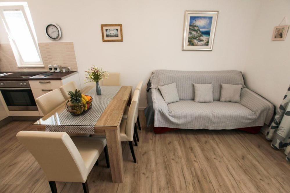 Apartments Luka Rogoznica  Ngoại thất bức ảnh