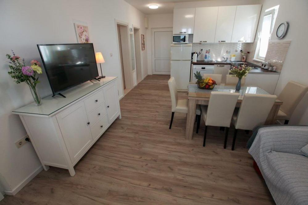 Apartments Luka Rogoznica  Ngoại thất bức ảnh