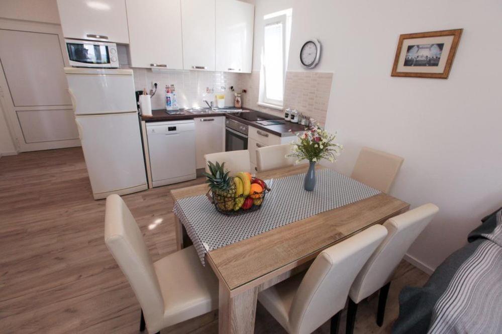 Apartments Luka Rogoznica  Ngoại thất bức ảnh