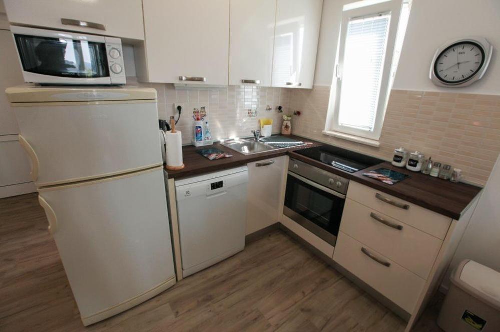 Apartments Luka Rogoznica  Ngoại thất bức ảnh