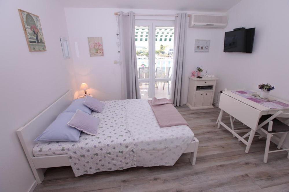 Apartments Luka Rogoznica  Ngoại thất bức ảnh