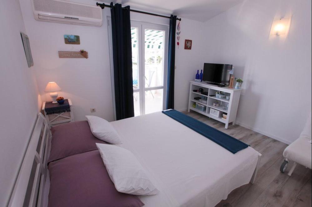 Apartments Luka Rogoznica  Ngoại thất bức ảnh