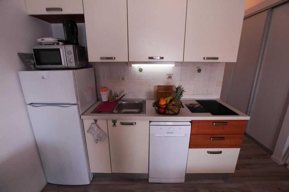 Apartments Luka Rogoznica  Ngoại thất bức ảnh
