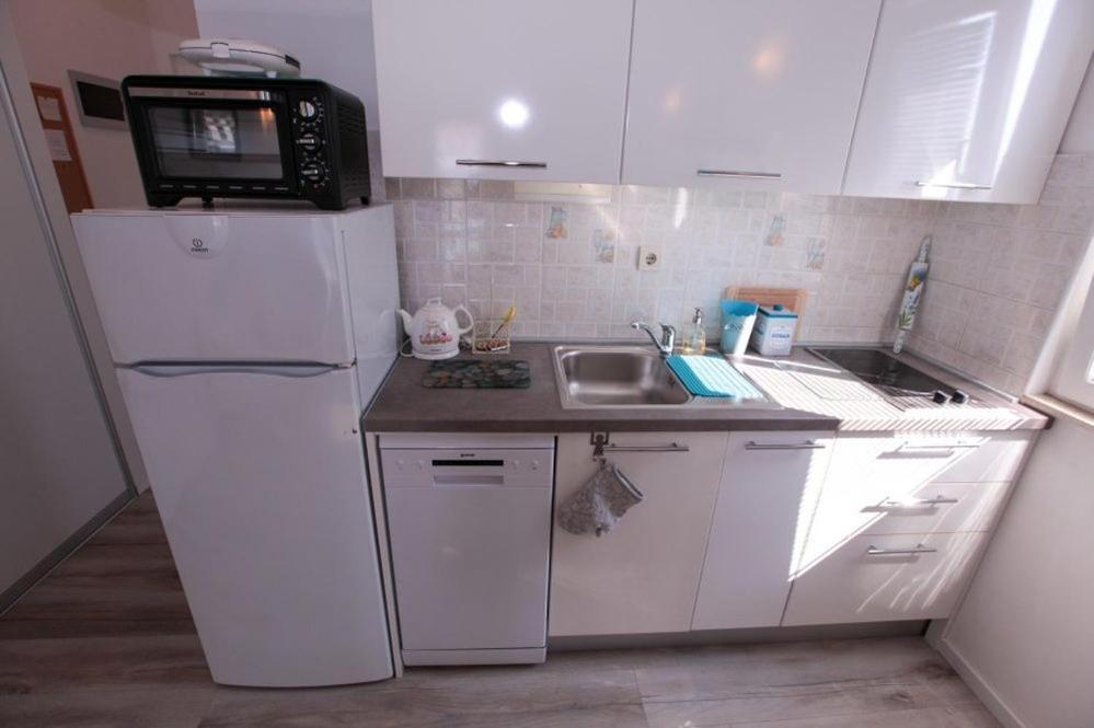 Apartments Luka Rogoznica  Ngoại thất bức ảnh